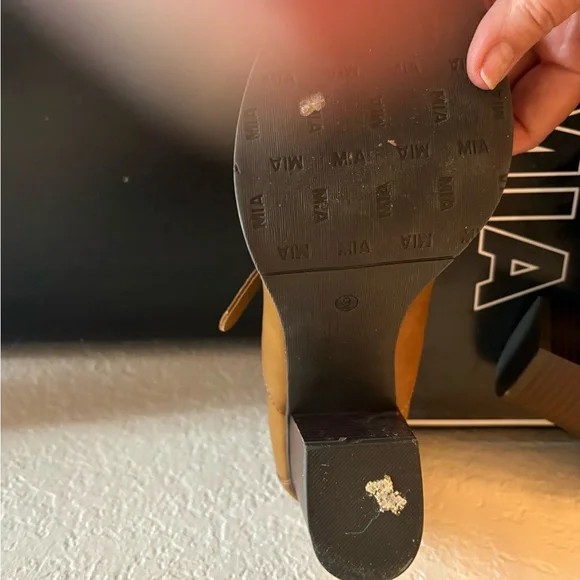 MIA “Susy” Mary Jane Heels Tan - Picture 6 of 7